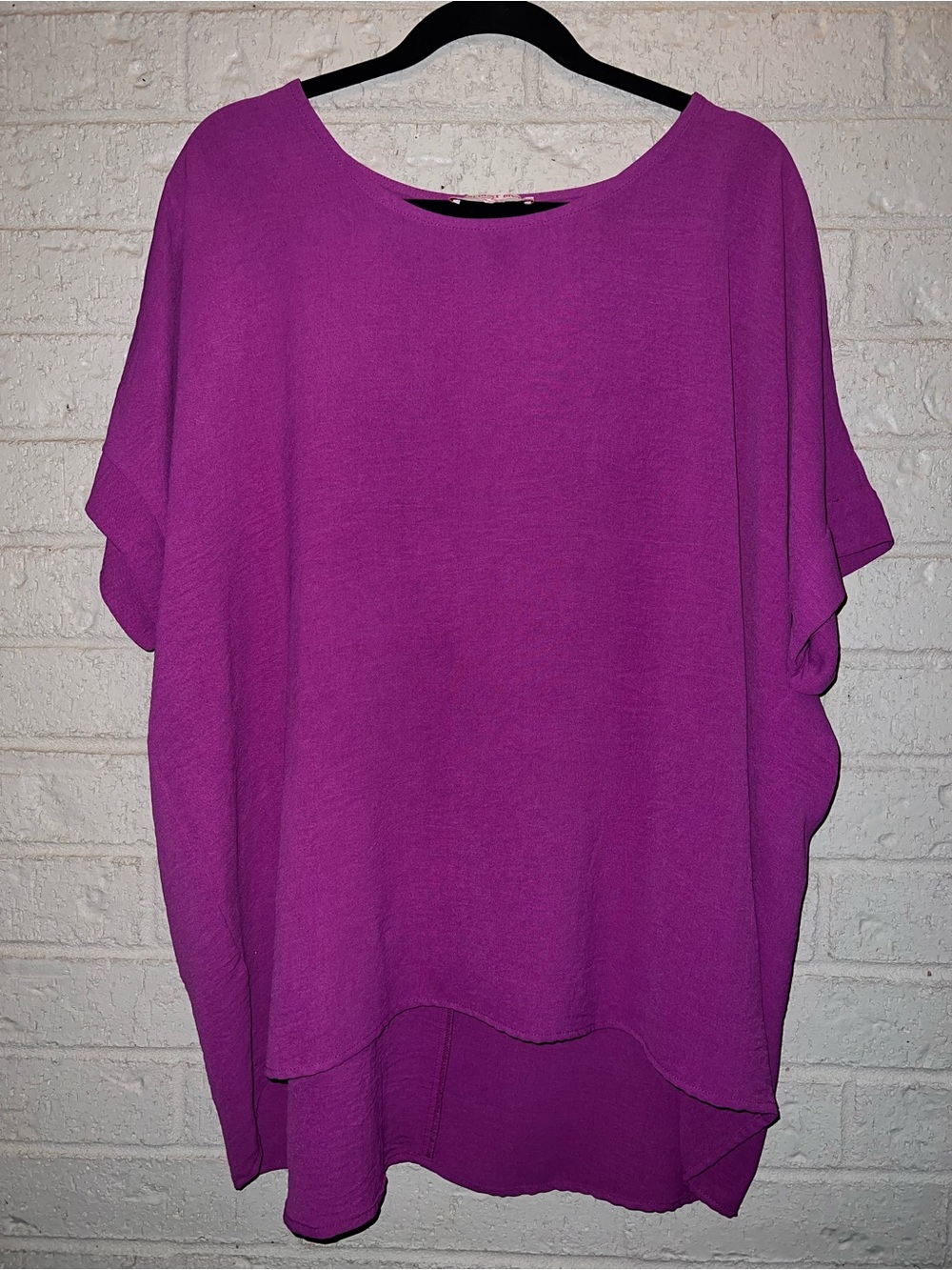 Discount Divas oversized medium sized airflow top in magenta